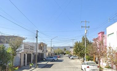 Gran oportunidad casa en remate en Residencial  Paseo de las Palmas II, Monterrey, Nuevo León!
