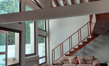 $8,550,000.00 EN ZONA DORADA EXELENTE CASA TOTALMENTE RENOVADA. DOBLE VIGILANCIA CON RECÁMARA EN PLANTA BAJA CON BAÑO