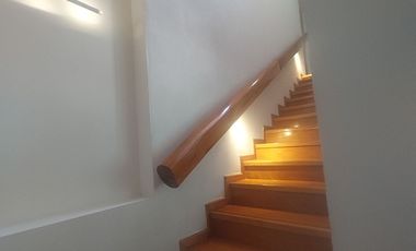 $8,550,000.00 EN ZONA DORADA EXELENTE CASA TOTALMENTE RENOVADA. DOBLE VIGILANCIA CON RECÁMARA EN PLANTA BAJA CON BAÑO