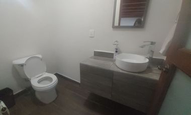 $8,550,000.00 EN ZONA DORADA EXELENTE CASA TOTALMENTE RENOVADA. DOBLE VIGILANCIA CON RECÁMARA EN PLANTA BAJA CON BAÑO