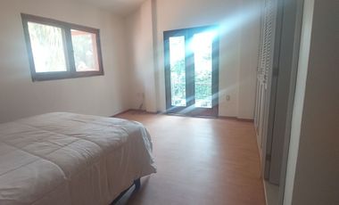 $8,550,000.00 EN ZONA DORADA EXELENTE CASA TOTALMENTE RENOVADA. DOBLE VIGILANCIA CON RECÁMARA EN PLANTA BAJA CON BAÑO