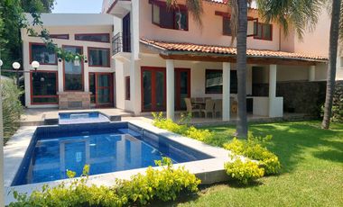 $8,550,000.00 EN ZONA DORADA EXELENTE CASA TOTALMENTE RENOVADA. DOBLE VIGILANCIA CON RECÁMARA EN PLANTA BAJA CON BAÑO