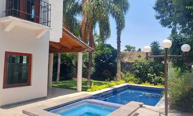 $8,550,000.00 EN ZONA DORADA EXELENTE CASA TOTALMENTE RENOVADA. DOBLE VIGILANCIA CON RECÁMARA EN PLANTA BAJA CON BAÑO