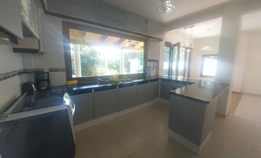 $8,550,000.00 EN ZONA DORADA EXELENTE CASA TOTALMENTE RENOVADA. DOBLE VIGILANCIA CON RECÁMARA EN PLANTA BAJA CON BAÑO