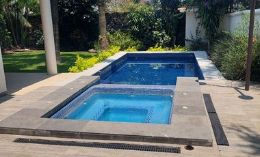 $8,550,000.00 EN ZONA DORADA EXELENTE CASA TOTALMENTE RENOVADA. DOBLE VIGILANCIA CON RECÁMARA EN PLANTA BAJA CON BAÑO