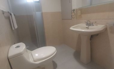 $8,550,000.00 EN ZONA DORADA EXELENTE CASA TOTALMENTE RENOVADA. DOBLE VIGILANCIA CON RECÁMARA EN PLANTA BAJA CON BAÑO