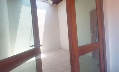 $8,550,000.00 EN ZONA DORADA EXELENTE CASA TOTALMENTE RENOVADA. DOBLE VIGILANCIA CON RECÁMARA EN PLANTA BAJA CON BAÑO