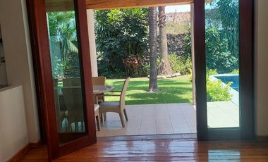 $8,550,000.00 EN ZONA DORADA EXELENTE CASA TOTALMENTE RENOVADA. DOBLE VIGILANCIA CON RECÁMARA EN PLANTA BAJA CON BAÑO