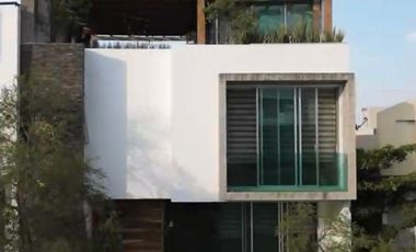 Casa en venta con alberca en Valle Imperial en Zapopan
