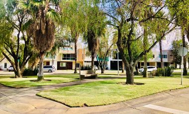 Casa en venta con alberca en Valle Imperial en Zapopan
