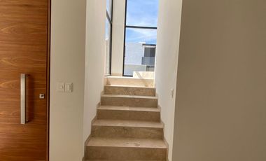3 RECAMARA CON BAÑO COMPLETO, SALA DE TV, Y CUARTO DE SERVICIO477 55 77 690