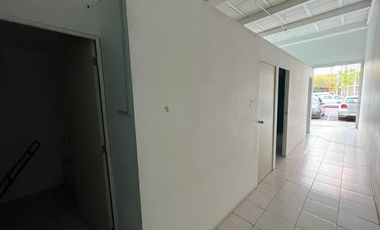 SE RENTA LOCAL COMERCIAL PLAZA ZAVALETA