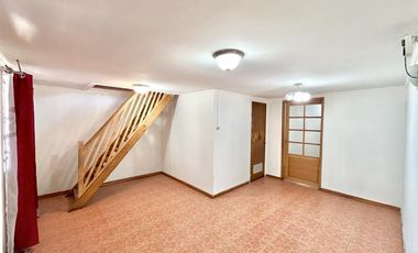 Se vende casa remodelada de dos pisos, patio con palto y frutales. Curicó, 3 piezas 1 baño