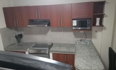 Departamento amoblado de alquiler en Urb. Metrópolis 2, planta baja.