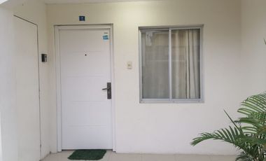 Departamento amoblado de alquiler en Urb. Metrópolis 2, planta baja.