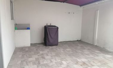 Departamento amoblado de alquiler en Urb. Metrópolis 2, planta baja.