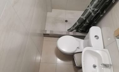 Departamento amoblado de alquiler en Urb. Metrópolis 2, planta baja.