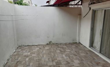 Departamento amoblado de alquiler en Urb. Metrópolis 2, planta baja.