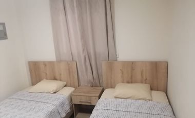 Departamento amoblado de alquiler en Urb. Metrópolis 2, planta baja.