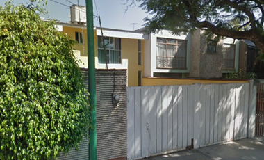 Bonita casa ubicada en Calle Alhelies, Naucalpan de Juarez.