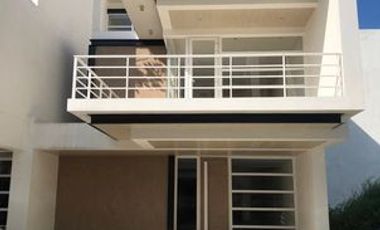 3BR MResidences Kiara House for Rent at Acacia Estates, Taguig City