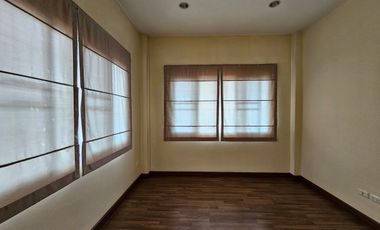 Unfurnished Corner 2 storey House for SALE at The Oriental Regent 3