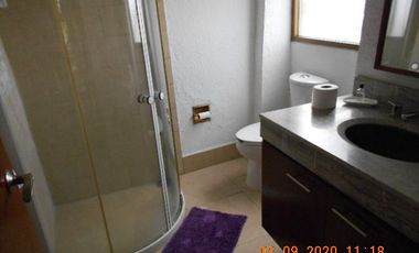 EXCELENTE CASA CON ALBERCA TECHADA, JARDINZOTE, PANELES FOTOVOLTAICOS, 5 RECAMARAS.