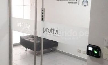 Oficina en Venta con excelente ubicacion en el Centro Financiero de San Isidro, frente a parque y a media cuadra de Javier Prado