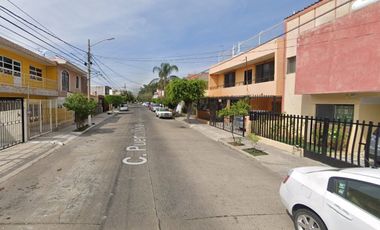 Vive en Elegante y amplia casa en remate en Col. Monumental, Guadalajara, Jalisco!!