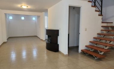 RENTA DE HERMOSA CASA CON JARDIN EN FRACC. PRIVADAS DE LA HACIENDA -  ZINACANTEPEC