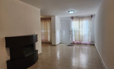 RENTA DE HERMOSA CASA CON JARDIN EN FRACC. PRIVADAS DE LA HACIENDA -  ZINACANTEPEC