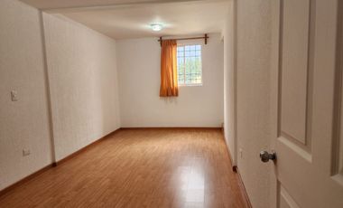 RENTA DE HERMOSA CASA CON JARDIN EN FRACC. PRIVADAS DE LA HACIENDA -  ZINACANTEPEC