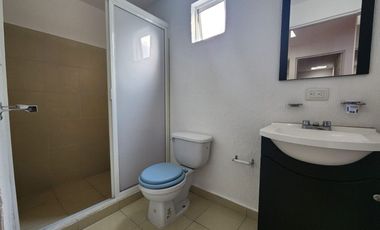 RENTA DE HERMOSA CASA CON JARDIN EN FRACC. PRIVADAS DE LA HACIENDA -  ZINACANTEPEC