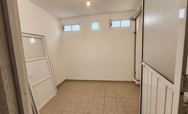 RENTA DE HERMOSA CASA CON JARDIN EN FRACC. PRIVADAS DE LA HACIENDA -  ZINACANTEPEC