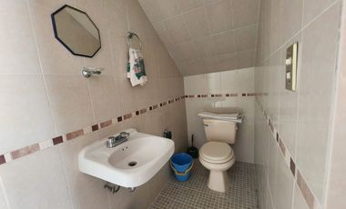 RENTA DE HERMOSA CASA CON JARDIN EN FRACC. PRIVADAS DE LA HACIENDA -  ZINACANTEPEC