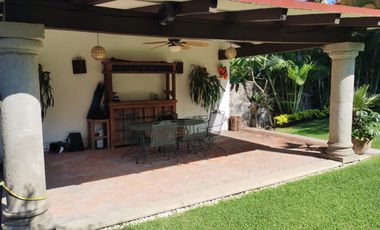 VENTA DE CASA SOLA ESTILO MEXICANO MODERNO EN PRIVADA CON VIGILANCIA EN BURGOS, TEMIXCO