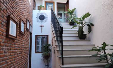VENTA DE CASA SOLA ESTILO MEXICANO MODERNO EN PRIVADA CON VIGILANCIA EN BURGOS, TEMIXCO