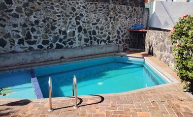 VENTA DE CASA SOLA ESTILO MEXICANO MODERNO EN PRIVADA CON VIGILANCIA EN BURGOS, TEMIXCO