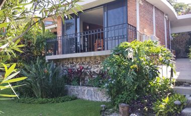 VENTA DE CASA SOLA ESTILO MEXICANO MODERNO EN PRIVADA CON VIGILANCIA EN BURGOS, TEMIXCO