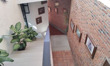 VENTA DE CASA SOLA ESTILO MEXICANO MODERNO EN PRIVADA CON VIGILANCIA EN BURGOS, TEMIXCO