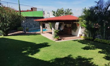 VENTA DE CASA SOLA ESTILO MEXICANO MODERNO EN PRIVADA CON VIGILANCIA EN BURGOS, TEMIXCO