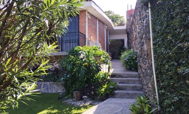 VENTA DE CASA SOLA ESTILO MEXICANO MODERNO EN PRIVADA CON VIGILANCIA EN BURGOS, TEMIXCO