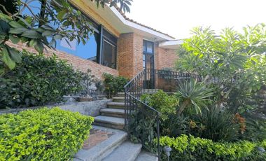 VENTA DE CASA SOLA ESTILO MEXICANO MODERNO EN PRIVADA CON VIGILANCIA EN BURGOS, TEMIXCO