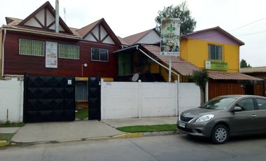 Amplia Propiedad en el Corazón de Quillota, con Espacios Versátiles y Encantadores