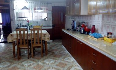 Amplia Propiedad en el Corazón de Quillota, con Espacios Versátiles y Encantadores