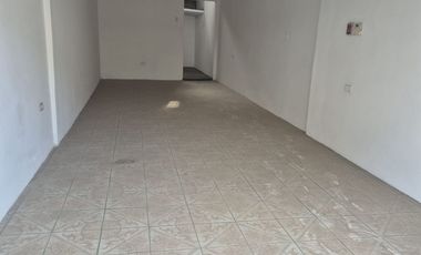 Local en Alquiler en la Avenida Portete, Remodelados, 1 Baño, Sur De Guayaquil.