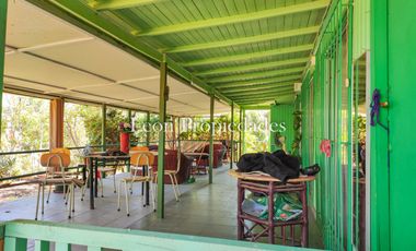 Leon Propiedades vende parcela plana con 2 casas en sector Cuyuncavi, Curacavi