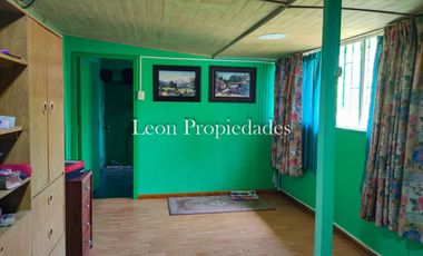 Leon Propiedades vende parcela plana con 2 casas en sector Cuyuncavi, Curacavi