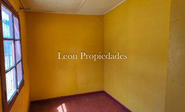 Leon Propiedades vende parcela plana con 2 casas en sector Cuyuncavi, Curacavi