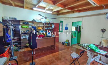 Leon Propiedades vende parcela plana con 2 casas en sector Cuyuncavi, Curacavi